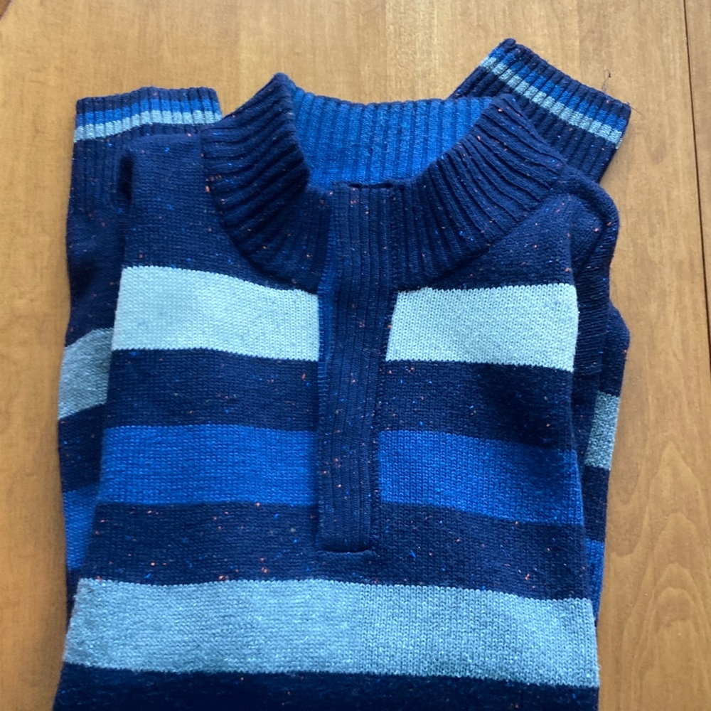 Men’s Denver Hayes, navy and light blue sweater extra large